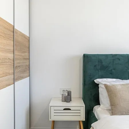 Cozy Premium Suites - Coresi Mall-3